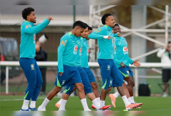 Imagem ilustrativa da imagem Ancelotti mantém base com 4-2-4 e testa Militão na lateral da seleção