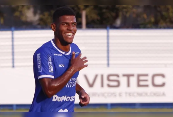 Imagem ilustrativa da imagem Artilheiro do Vitória ganha chance entre os titulares e projeta novo duelo