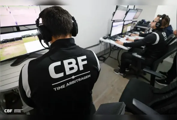 Imagem ilustrativa da imagem Brasileirão tenta fugir do caos na arbitragem com novas medidas da CBF