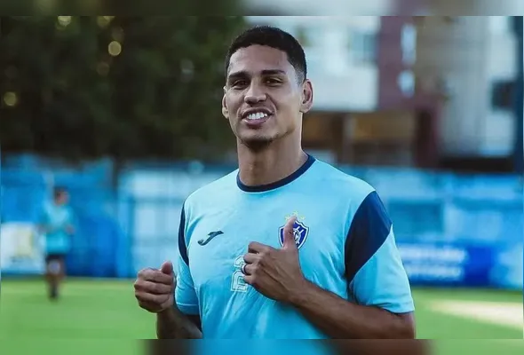 Imagem ilustrativa da imagem Caio Ferraz retorna ao Vitória para 2026