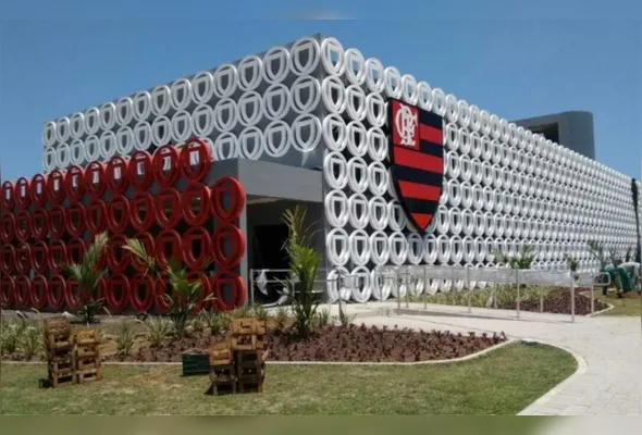 Imagem ilustrativa da imagem Com R$ 1 bilhão para gastar, Flamengo quer goleiro, zagueiro e atacantes