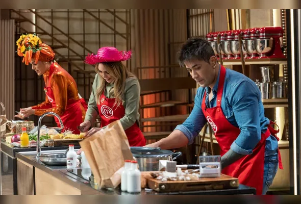 Imagem ilustrativa da imagem Disputa de famosos em cozinha temática no MasterChef Celebridades
