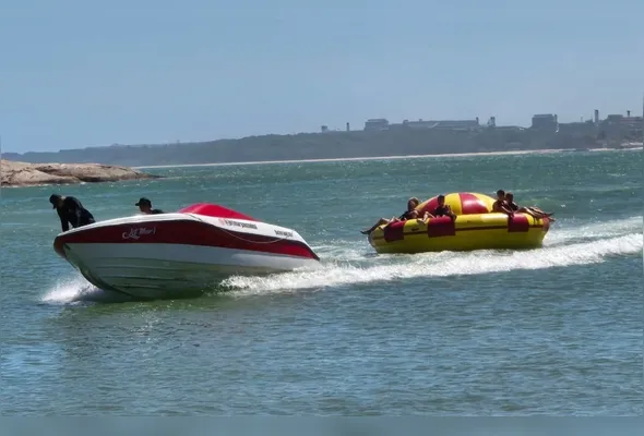 Imagem ilustrativa da imagem “Giro maluco”: conheça o disco inflável, nova atração nas praias do Espírito Santo
