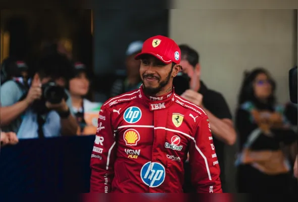 Imagem ilustrativa da imagem Lewis Hamilton vive inferno astral em primeiro ano na Ferrari