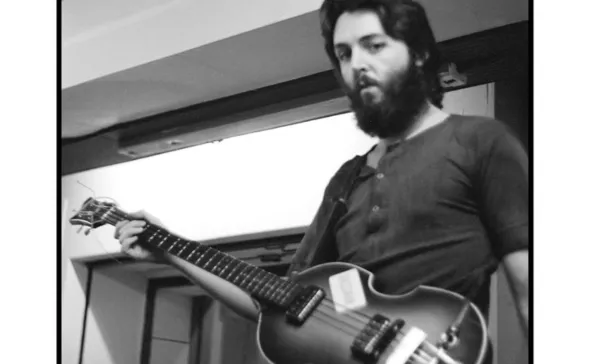 Imagem ilustrativa da imagem Marca do baixo de Paul McCartney entra em falência, e ex-beatle lamenta