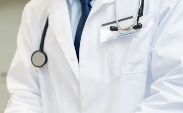 Imagem ilustrativa da imagem Médico é indiciado por morte de bebê de 35 dias em Vila Velha