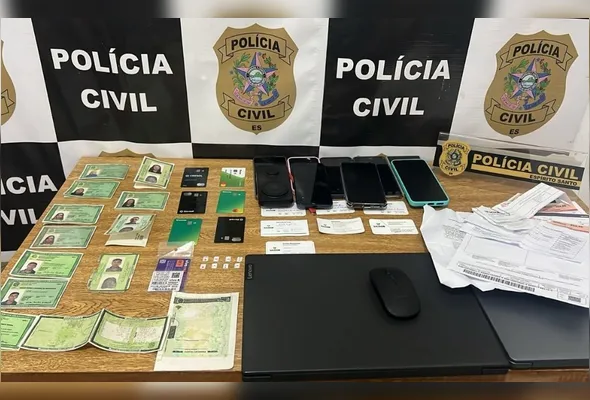 Material apreendido com o grupo criminoso incluia docuemntos falsos