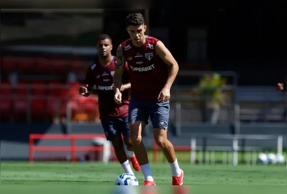 Imagem ilustrativa da imagem Oscar tem problemas cardíacos em exames no São Paulo e é levado ao hospital