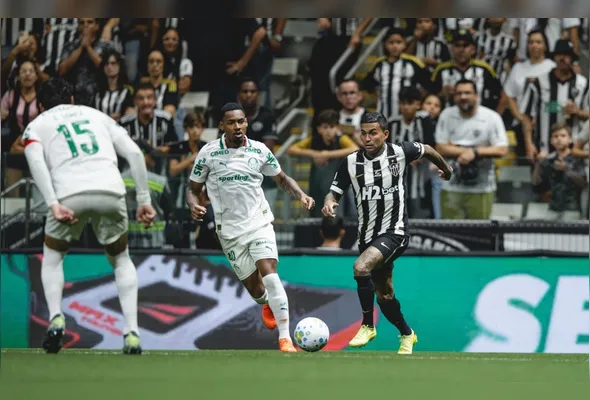 Imagem ilustrativa da imagem Palmeiras abusa de erros, é salvo por Vitor Roque e empata com o Atlético-MG