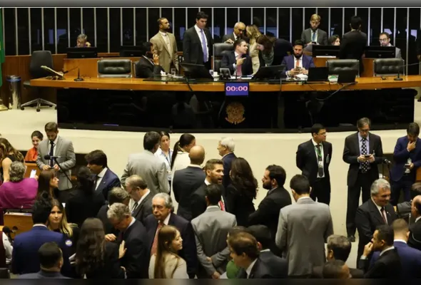 Entre os partidos da bancada do estado, o PL foi o que mais votou a favor do PDL