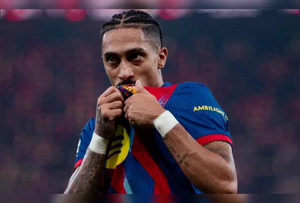 Imagem ilustrativa da imagem Raphinha dá show, Barcelona bate o Real e conquista a Supercopa da Espanha