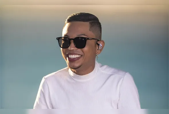 Imagem ilustrativa da imagem Rei da Seresta hoje na praia de Camburi