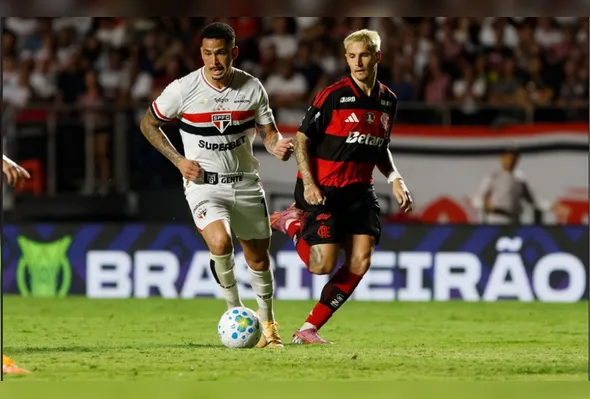 Imagem ilustrativa da imagem São Paulo reage, vira sobre o Flamengo e estreia com vitória no Brasileirão