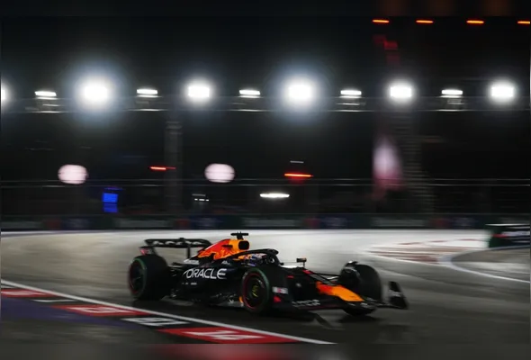 Imagem ilustrativa da imagem Verstappen domina e as duas McLaren são desclassificadas do GP de Las Vegas