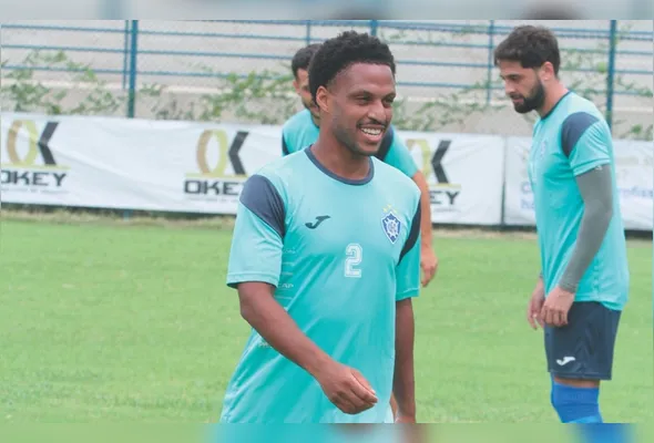 Imagem ilustrativa da imagem Vitória renova com laterais para a próxima temporada