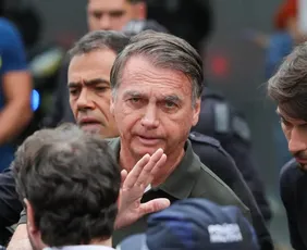 Imagem ilustrativa da imagem Alexandre de Moraes concede prisão domiciliar a Bolsonaro