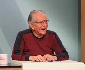 Imagem ilustrativa da imagem Carlos Alberto de Nóbrega recebe alta após internação por pneumonia em São Paulo