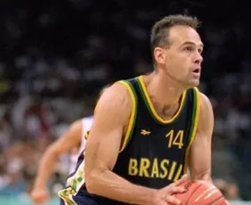 Imagem ilustrativa da imagem Morre Oscar Schmidt, lenda do basquete, aos 68 anos