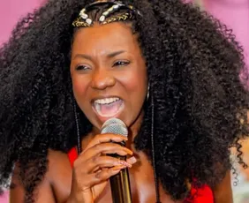 Imagem ilustrativa da imagem Morre a sambista Adriana Araújo, aos 49 anos