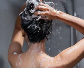 Imagem ilustrativa da imagem Por que você não deve lavar o cabelo nesta terça. Entenda superstição