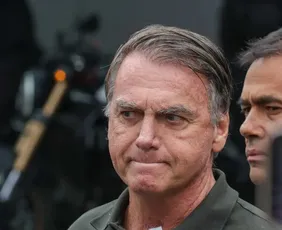 Imagem ilustrativa da imagem Bolsonaro volta ao hospital para novo procedimento cirúrgico, diz Michelle