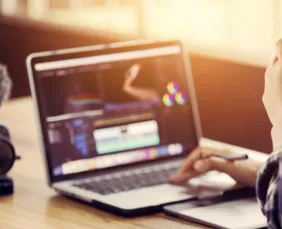 Imagem ilustrativa da imagem Santander oferece 5 mil bolsas de IA para criadores de conteúdo; PE pode participar