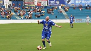 Imagem ilustrativa da imagem Ingressos para jogo solidário com Frei Gilson na Arena PE já estão disponíveis