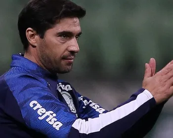 Imagem ilustrativa da imagem Abel Ferreira, do Palmeiras, tem pena reduzida pelo STJD, mas segue suspenso