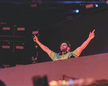 Imagem ilustrativa da imagem Alok comanda agito no Recife com luzes e fogos