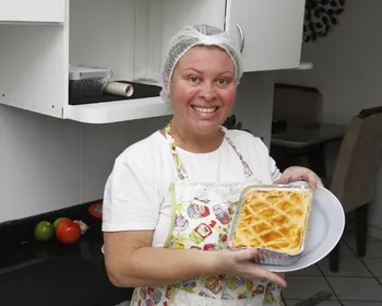 Imagem ilustrativa da imagem Aprenda a fazer um Empadão de camarão para saborear na Semana Santa