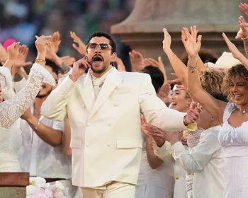 Imagem ilustrativa da imagem Bad Bunny homenageia América Latina no Super Bowl e diz: 'seguimos aqui'