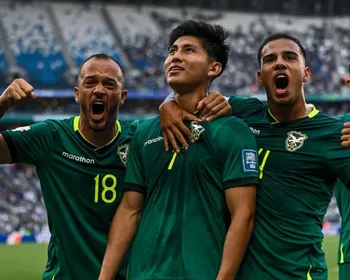 Imagem ilustrativa da imagem Bolívia vira diante de Suriname na repescagem e pega Iraque por volta à Copa