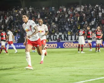 Imagem ilustrativa da imagem Bragantino atropela Flamengo em jogo com expulsão de Pulgar por agressão