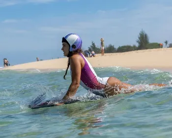 Imagem ilustrativa da imagem Capixaba Luna Hardman é campeã de bodyboarding em Pipeline