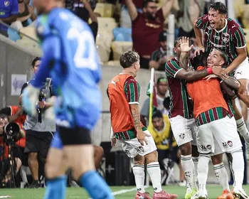 Imagem ilustrativa da imagem Com golaço de Lucho Acosta, Fluminense vence clássico quente contra o Botafogo