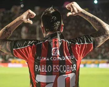 Imagem ilustrativa da imagem Com homenagem a Wagner Moura, Vitória vence Atlético-MG em casa por 2 a 0