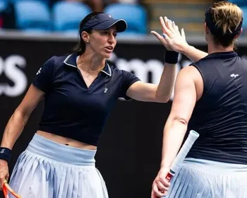 Imagem ilustrativa da imagem Dupla de Stefani vence 2º jogo e vai às quartas do WTA 1000 de Doha