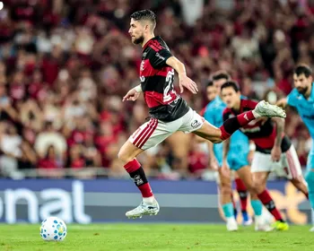 Imagem ilustrativa da imagem Flamengo perde Jorginho por lesão em semana dura com estreia na Libertadores