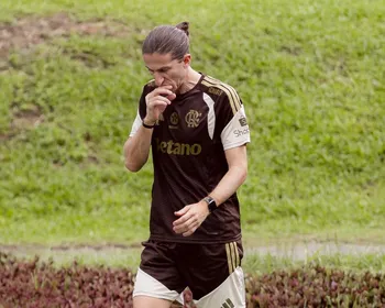 Imagem ilustrativa da imagem Flamengo se reapresenta sob protestos da torcida