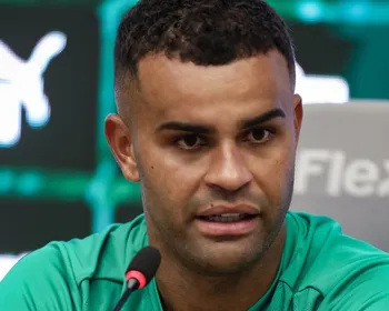 Imagem ilustrativa da imagem Fluminense apresenta Alisson após impasse com o São Paulo