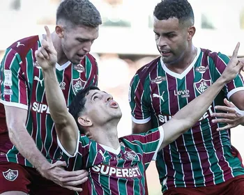Imagem ilustrativa da imagem Fluminense vira no fim sobre Santos de Neymar, em jogo com golaços na Vila