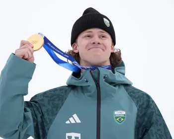 Imagem ilustrativa da imagem Imprensa da Noruega exalta ouro de Lucas Braathen, mas lamenta saída do atleta