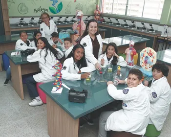 Imagem ilustrativa da imagem “Investigadores da Ciência”: projeto leva alunos a explorar laboratório na Serra