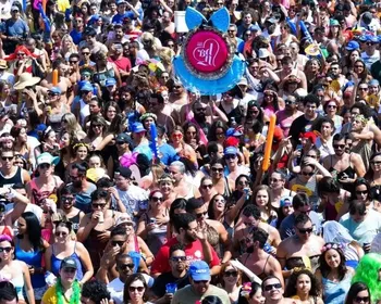 Imagem ilustrativa da imagem Ministério Público de SP vai investigar superlotação em blocos de rua