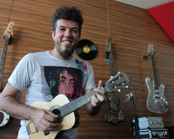 Imagem ilustrativa da imagem Músico Alexandre Lima é homenageado durante o "Sons do Cais"