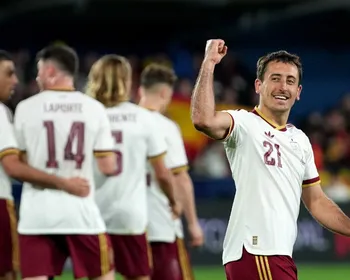 Imagem ilustrativa da imagem Oyarzabal faz dois, Espanha brilha e chega a 27 jogos de invencibilidade