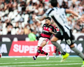Imagem ilustrativa da imagem Paquetá desencanta, Flamengo elimina Botafogo e vai à semi do Carioca