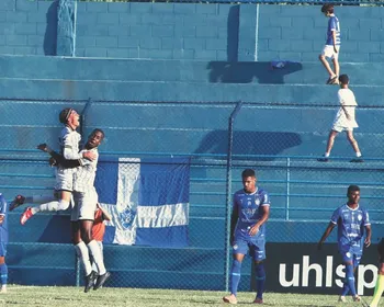 Imagem ilustrativa da imagem Rio Branco castiga o Vitória no fim e vence de virada na Série D