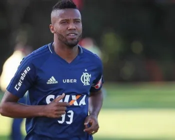 Imagem ilustrativa da imagem Rio Branco fecha a contratação de Rafael Vaz, ex-Fla e Vasco