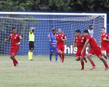 Imagem ilustrativa da imagem Vitória perde para favorito na estreia da Série D